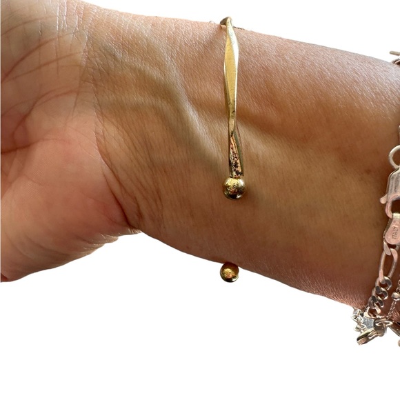 Wavy Style Gold Minimalist Cuff Bracelet - Picture 6 of 6